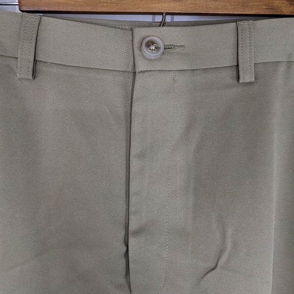Men's HAGGAR Flat Front Shorts - Picture 3 of 7
